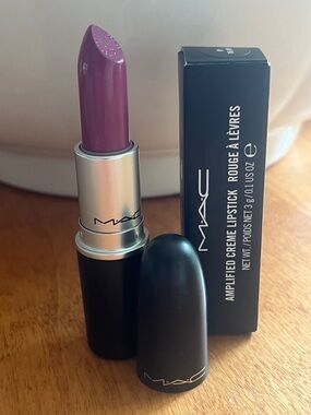 MAC lipstick UP THE AMP original formula